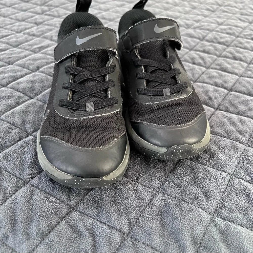 Nike Boys Shoes Sneakers Omni Multi Court Boys 12 C Black Strap On Little Kids